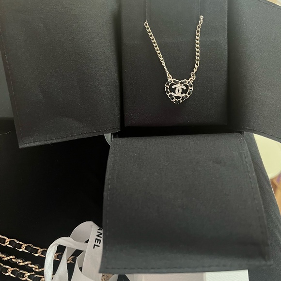 Chanel 25 black and Gold heart Pendant Necklace - Picture 1 of 6